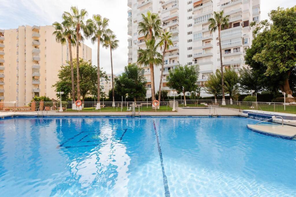 Amplio Con Vistas Al Mar Y Piscina En Benalmadena Apartment Bagian luar foto