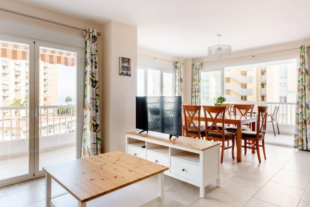 Amplio Con Vistas Al Mar Y Piscina En Benalmadena Apartment Bagian luar foto