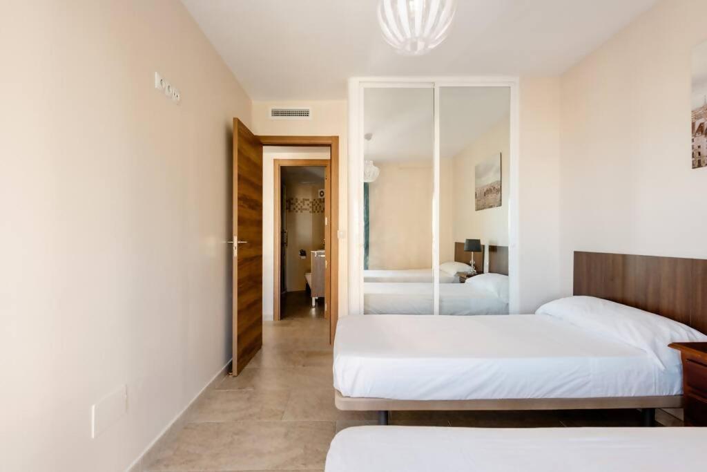 Amplio Con Vistas Al Mar Y Piscina En Benalmadena Apartment Bagian luar foto