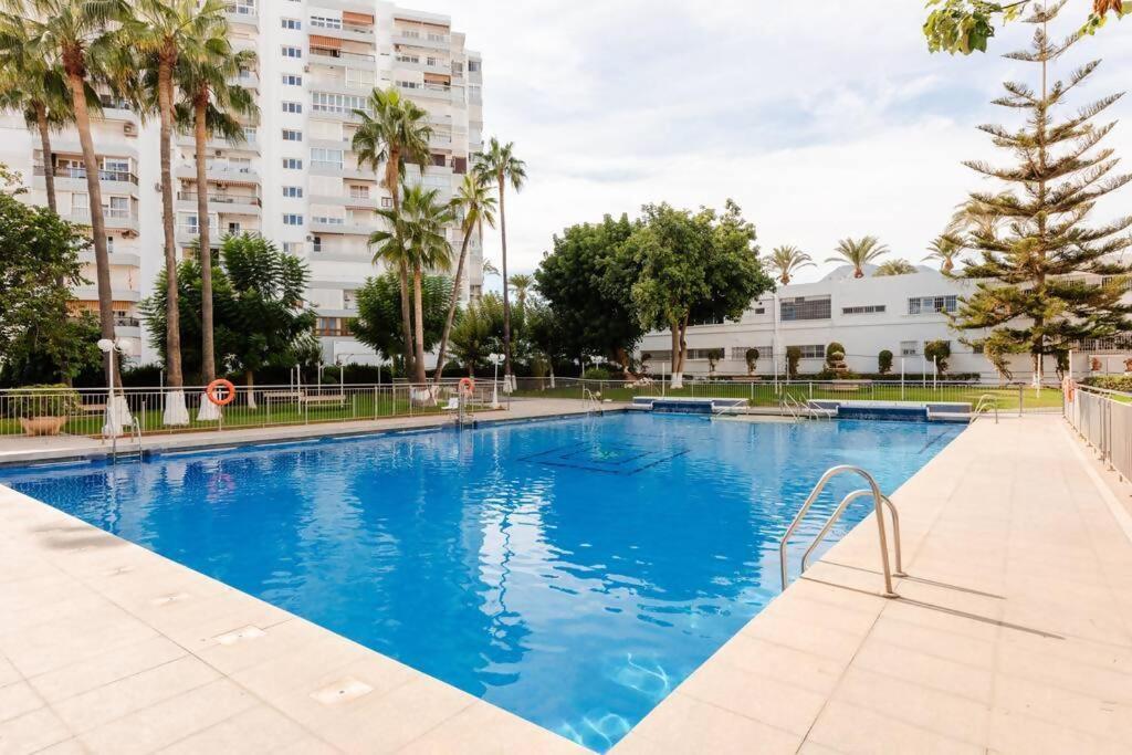 Amplio Con Vistas Al Mar Y Piscina En Benalmadena Apartment Bagian luar foto